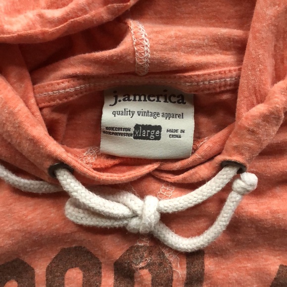 Lightweight Reese’s XL sweatshirt - Picture 3 of 3